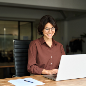 Academic using IBISWorld data on a laptop